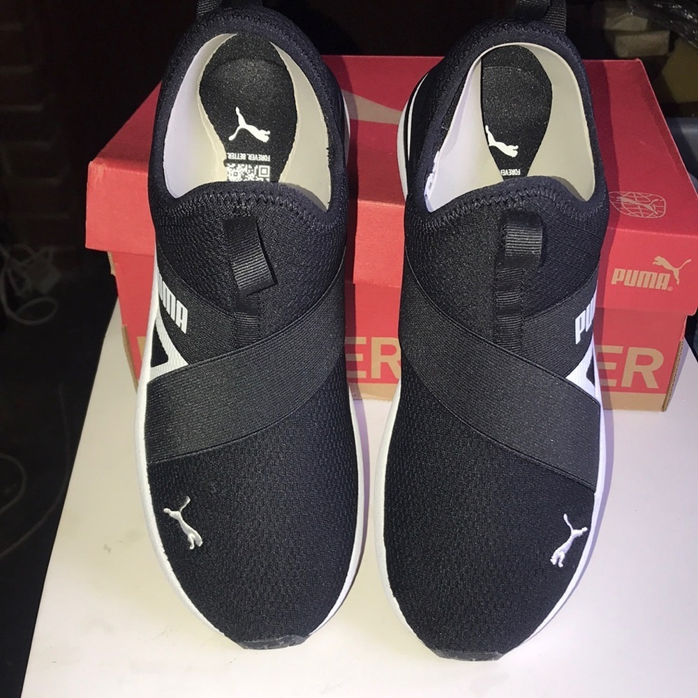 NIB Womenโs Puma Better Foam Prowl Sneakers
